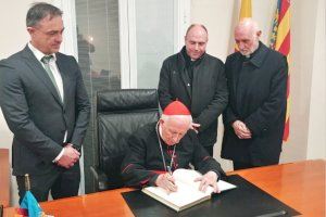 El Cardenal preside en San Antonio de Benagéber la fiesta del  San Antonio Abad y bendice la nueva imagen titular de la parroquia