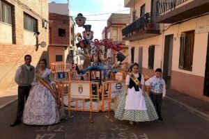 La Falla “El Compromís” de Almenara se traslada a la Plaza del Mercado