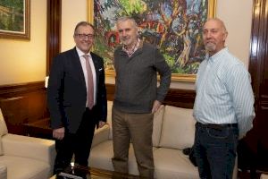 José Martí i UGT comparteixen la necessitat de conformar un equip qualificat de persones per a accedir a subvencions de la UE per als pobles d'interior - (foto 2) José Martí i UGT comparteixen la necessitat de conformar un equip qualificat de persones per a accedir a subvencions de la UE per als pobles d'interior - (foto 2)