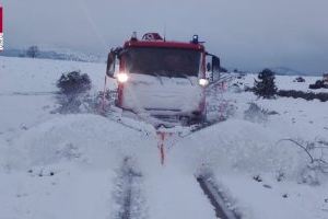 Rescatan a dos personas que se habían quedado atrapadas por la nieve en El Toro