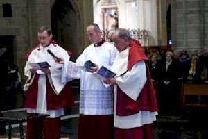 Los nuevos canónigos José Verdeguer y Fernando Salom toman posesión ante el Arzobispo en la Catedral