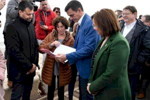 La alcaldesa de Almenara pide al presidente del Gobierno la agilización de la construcción de las escolleras en la Playa Casablanca