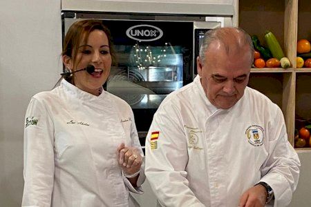 Torrent se despide de FITUR cocinando un Rossejat