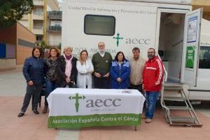 La unidad móvil de prevención del cáncer de piel visita Almussafes