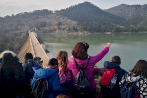 Medio Ambiente de la Vila Joiosa organiza una actividad extraescolar junto con el CEIP Gasparot en el embalse del Amadorio