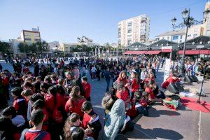 Més de 800 escolars participen en el Dia Escolar de la No Violència i la Pau a Gandia