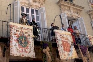 La Armengola se dirige a los oriolanos con la lectura del tradicional pregón de apertura del Mercado Medieval