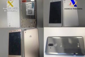 Interceptado en el Puerto de Alicante un cargamento de teléfonos móviles falsificados - (foto 3) Interceptado en el Puerto de Alicante un cargamento de teléfonos móviles falsificados - (foto 3)