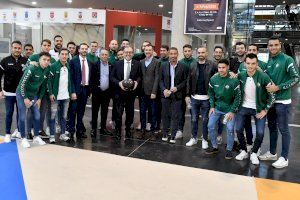 El CD Castellón visita l'estand de la Diputació en Cevisama