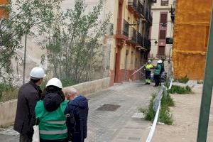 Comença la revisió dels edificis del centre per part d’experts en estructures