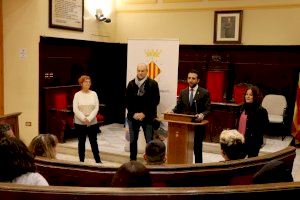 El alcalde de Sagunto recibe a los alumnos del IES Clot del Moro en el consistorio