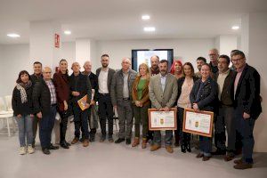 San Vicente arranca los actos conmemorativos del 50 aniversario del escudo con un homenaje a sus creadores