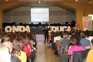 La prestigiosa pedagoga Mar Romera enseña la gestión de las emociones a los centros educativos  y AMPAS ondenses