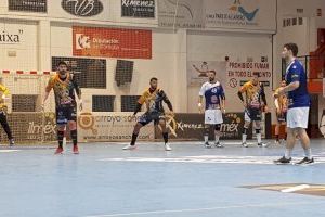 Al Balonmano Benidorm se le escapa el partido en los últimos cinco minutos