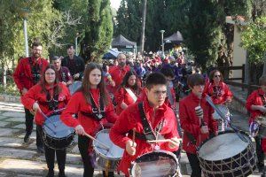 Més de 600 bombos i tambors sonen per les calles d'Almenara - (foto 6)