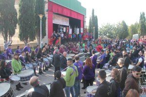 Més de 600 bombos i tambors sonen per les calles d'Almenara - (foto 8)