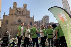 La vicepresidenta de la Diputació en la marxa contra el càncer - (foto 3)