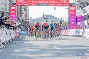 La italiana Marta Bastianelli vence en la 2ª edición de la VCV Féminas al imponerse con autoridad en el sprint de Valencia