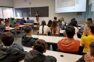 Mil xiquets i xiquetes de l’entorn del Campus de Gandia  de la UPV es beneficien de la iniciativa ‘Porte una científica al meu col·le’