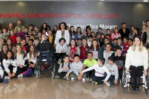 El Hospital Universitario del Vinalopó sensibiliza a jóvenes de Elche con la jornada “Súbete al carro de la diversidad”