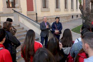 Alumnat de l'IES Camp de Morvedre visita el patrimoni industrial com a part d'un projecte educatiu d'innovació i investigació - (foto 2)