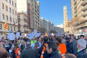 Los agricultores paralizan el centro de Valencia - (foto 2)