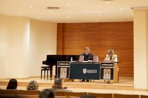 Pascual Maeso presenta su libro "El pecado del mal y la heladería Avelina"