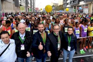 José Martí  i Tania Baños assisteixen a l'eixida de la Marató BP Castelló i la 10K Facsa Castelló