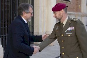 José Martí rep al tinent coronel cap de la Caserna General Terrestre d'Alta Disponibilitat a Bétera