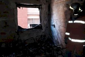 Incendi en un habitatge de quatre pisos a Sagunt