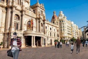 La plaza del Ayuntamiento tendrá un asfaltado especial para delimitar y marcar las zonas peatonales