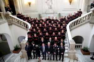 La primera promoció de bombers en més de 12 anys s'incorpora a l'Ajuntament de València - (foto 2)
