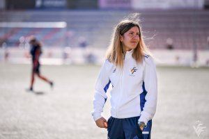 Las deportistas valencianas Andrea Esteban y María Pina muestran las huellas del deporte en Rambleta