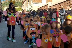 El Carnestoltes escolar ompli de ritme i color les calles d'Almenara - (foto 8)