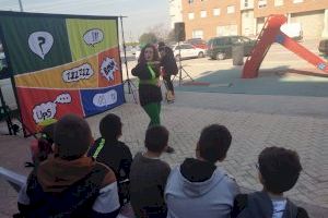 El festival de teatre al carrer atrau a centenars de persones fins a Burriana