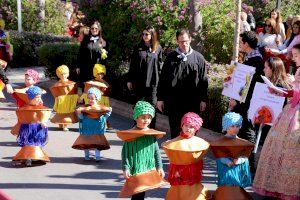 La falla Ramón y Cajal, primer premio en la Cabalgata del Ninot Infantil de Torrent