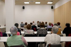 El grupo de conversación en valenciano para personas mayores de Quart de Poblet se estrena con un éxito rotundo