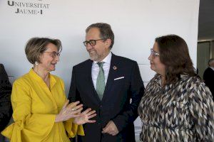 José Martí y Ruth Sanz asisten al acto académico del XXIX aniversario de la Universitat Jaume I