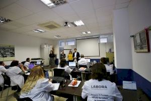 El alcalde visita a los alumnos de la Escuela de Ocupación Et Formem "Escuela de Cultura Torrevieja"