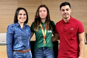 Galí recibe a Aitana Safont tras el oro en el Campeonato de España