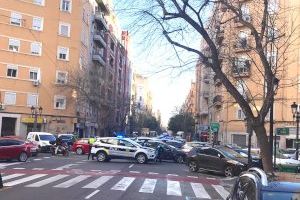 El vent causa importants embossos en el centre de València