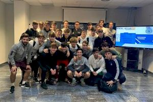 La Policía Nacional forma a los juveniles del Villarreal C.F. sobre los peligros en internet