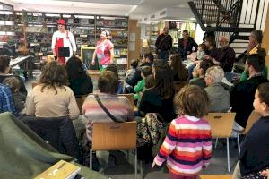 Catarroja llança la seua campanya d’animació a la lectura amb un taller de titelles a la Biblioteca Municipal