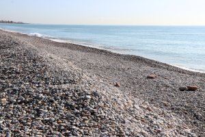 Costes prepara una actuació imminent per a retirar grava a la platja d’Almardà