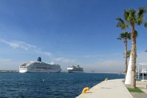 El Puerto de Alicante recibe la primera escala del crucero Mein Schiff 4, que adelanta la temporada de cruceros