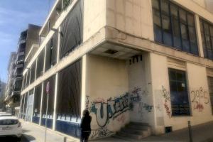 Eva María Crisol: “El PSOE vuelve a engañar a los ilicitanos abandonando al sector del calzado apenas un año después de las elecciones”