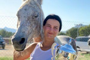 La torrentina Verónica Mateu se prepara para participar en el Campeonato de Raid Hípico de Ademuz