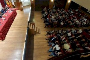 El Ateneo Mercantil de Valencia ha acogido la presentación de los tres libros que recopilan cuatro poemarios escritos de Alejandro Font de Mora