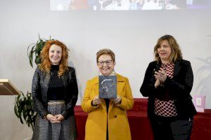 Esperanza Delgado recibe el Premio Mujer Relevante de l’Alfàs 2020