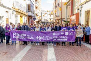 Mislata culmina sus Jornadas de la Mujer con una concentración reivindicativa